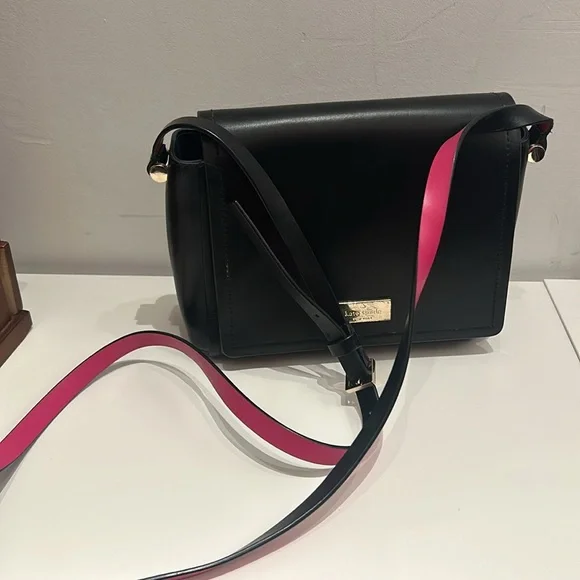 Black with pink interior side body purse- Kate spade - Picture 5 of 5